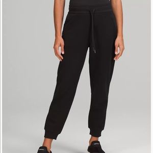 Black Lululemon scuba high-rise jogger size 4